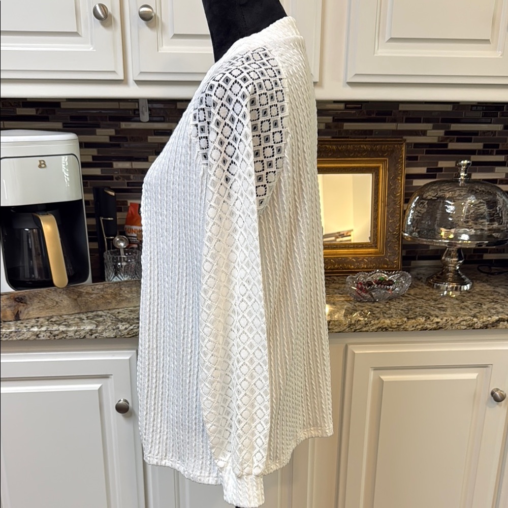 Chic White Cardigan with Lace Accents size medium - Picture 5 of 6